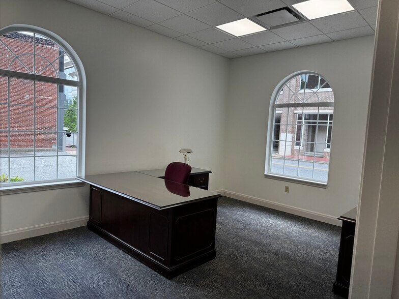 More Photos Of 620 Virginia St E, Charleston Bank For Lease