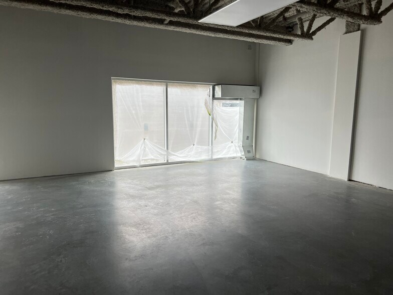 More Photos Of 4899 Vanguard Rd, Richmond Warehouse For Lease