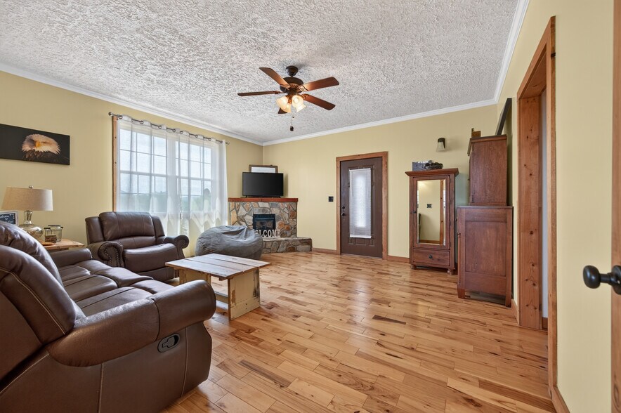 More Photos Of 639 Wagon Wheel Rd, Elk Creek Lodge Meeting Hall For Sale