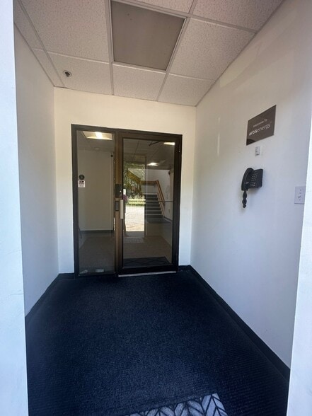 More Photos Of 362 Industrial Park Rd, Middletown Warehouse For Sale