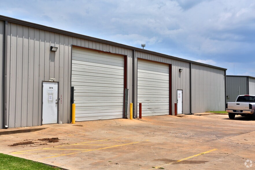More Photos Of 239 NW 95th St, Oklahoma City Manufacturing For Lease