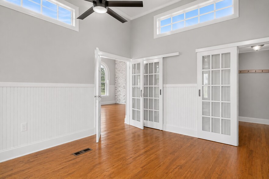 More Photos Of 124 W Bank St, Petersburg Storefront Retail Residential For Lease