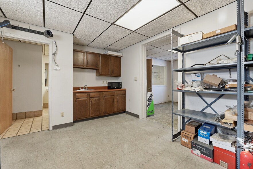 More Photos Of 5500 Prairie Dr, Plover Flex For Sale