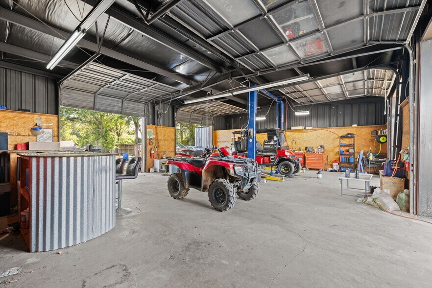 More Photos Of 2214 N Frazier St, Conroe Auto Repair For Sale