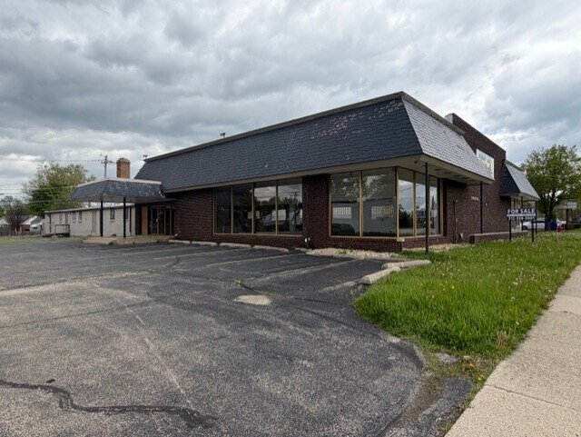 More Photos Of 1000 W Northwest Hwy, Arlington Heights Freestanding For Sale