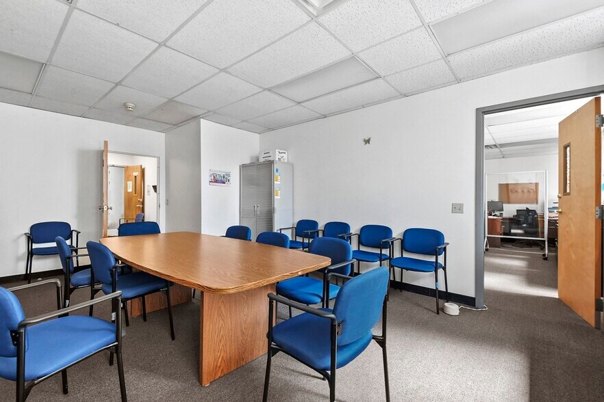 More Photos Of 5 Dover St, New Bedford Office For Lease