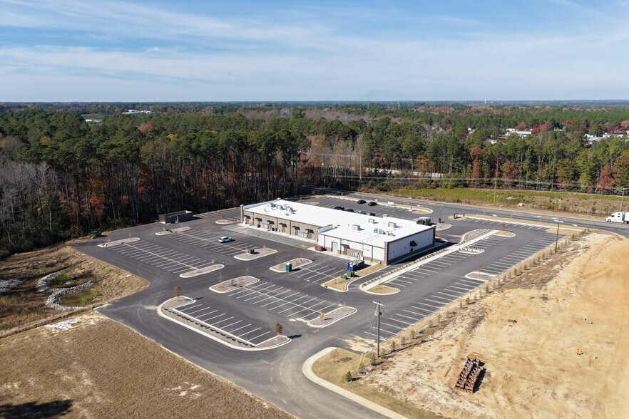 More Photos Of 5533 Corporation Drive, Hope Mills General Retail For Lease