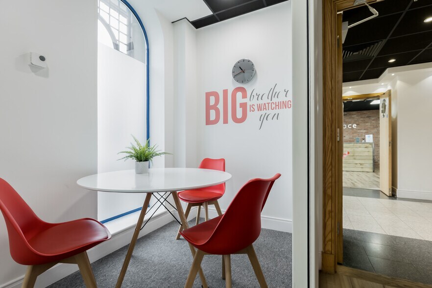 More Photos Of 72 Paris St, Exeter Office For Lease