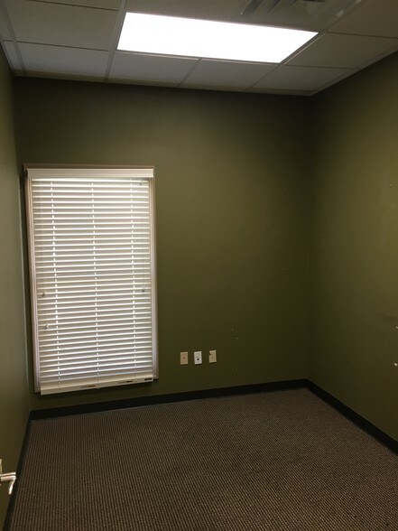 More Photos Of 13702 Coursey Blvd, Baton Rouge Office For Lease