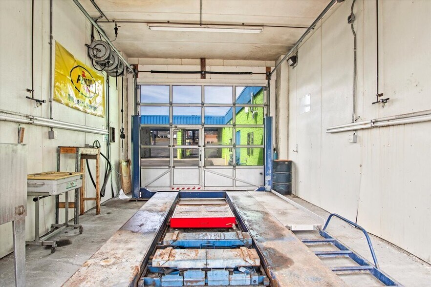 More Photos Of 901 S Main St, Taylor Carwash For Sale