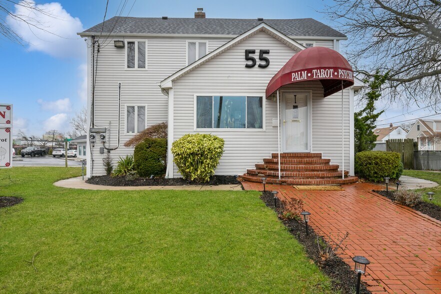 More Photos Of 55 W Sunrise Hwy, Lindenhurst Office Residential For Sale