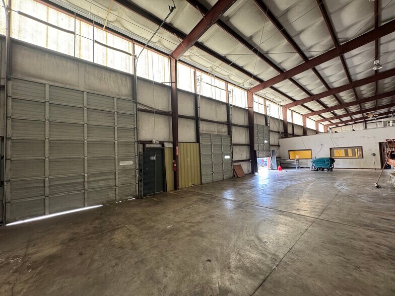 More Photos Of 160 Industrial Dr, Jackson Distribution For Lease