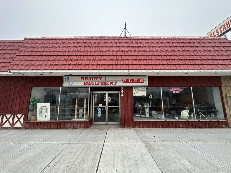 More Photos Of 740-750 E 185th St, Cleveland Storefront For Lease