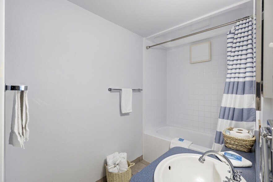 More Photos Of 7001 Savona Access Rd, Thompson-Nicola Hotel For Sale