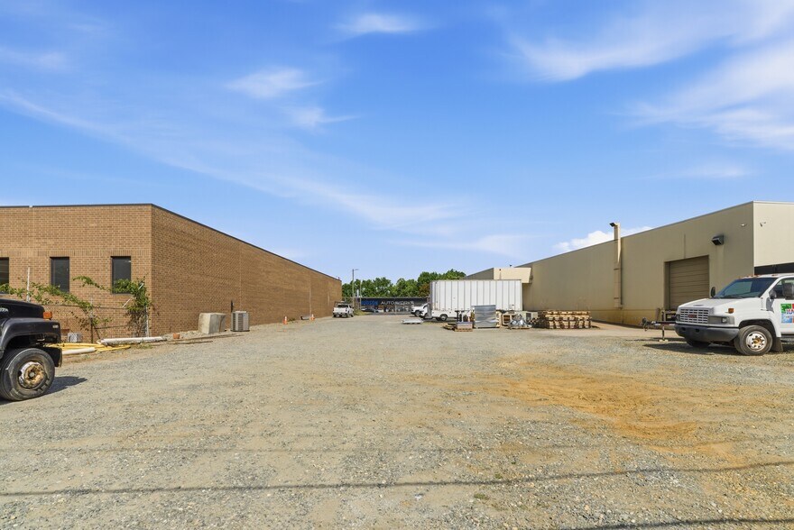 More Photos Of 809 Post St, Greensboro Warehouse For Lease