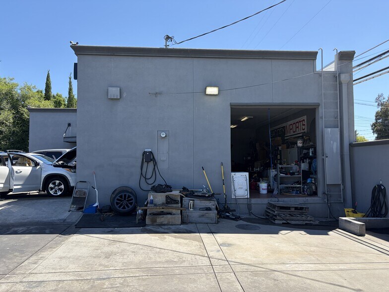 More Photos Of 2216 Sutterville Rd, Sacramento Auto Dealership For Lease