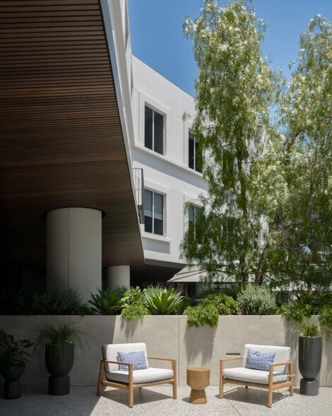More Photos Of 11911 San Vicente Blvd, Los Angeles Office For Lease