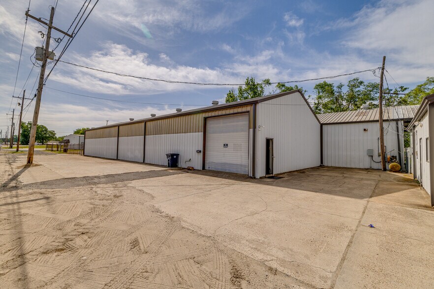 More Photos Of 1831 Old Natchitoches Rd, West Monroe Distribution For Sale