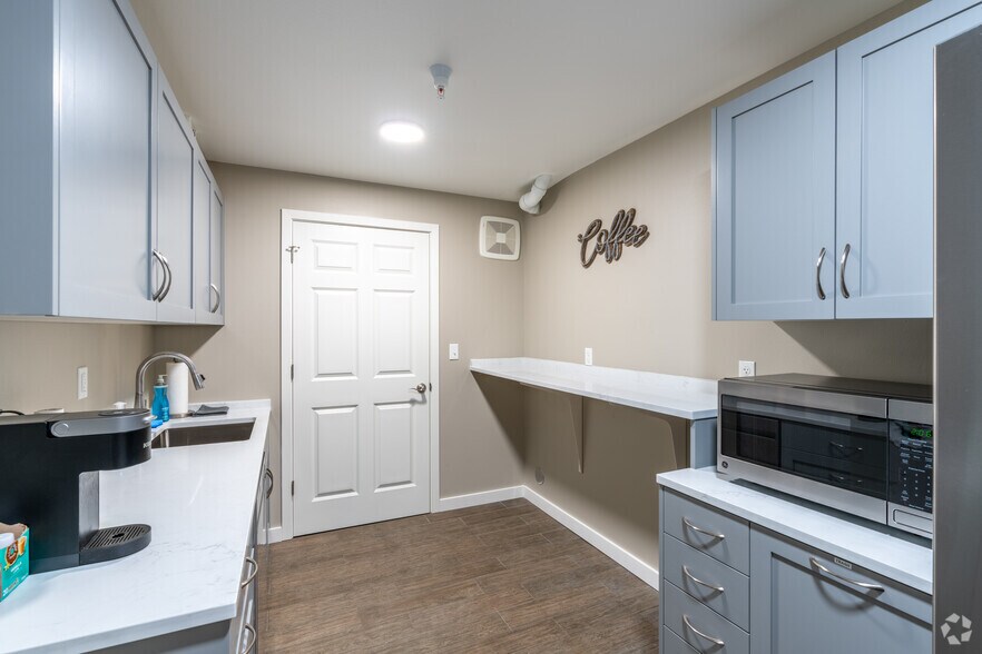 More Photos Of 2320 NW Lakeside Pl, Bend Multifamily For Sale