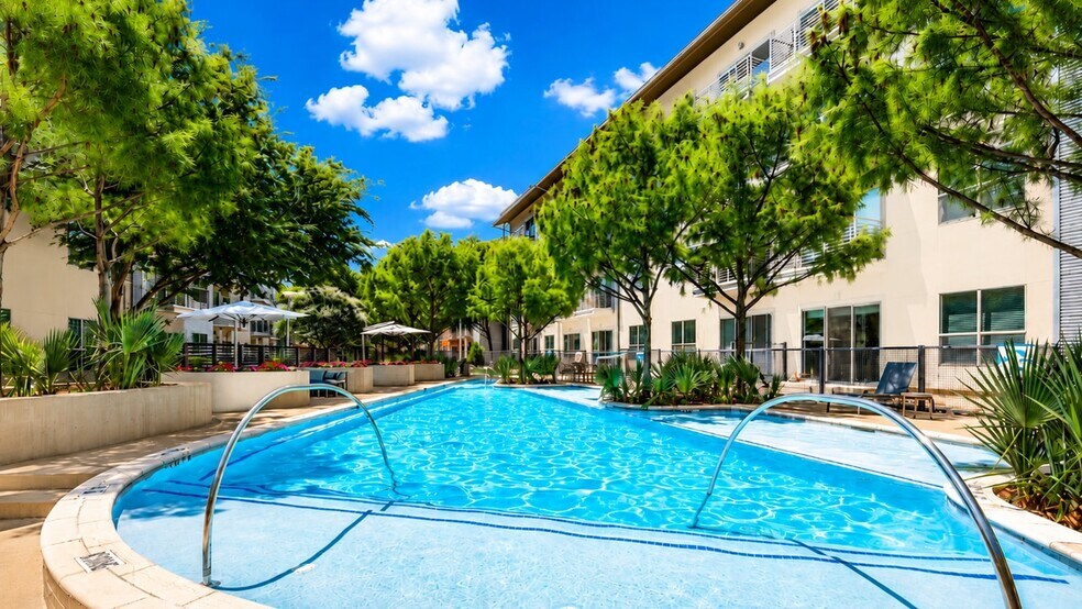 More Photos Of 660 Yorktown St, Dallas Apartments For Sale
