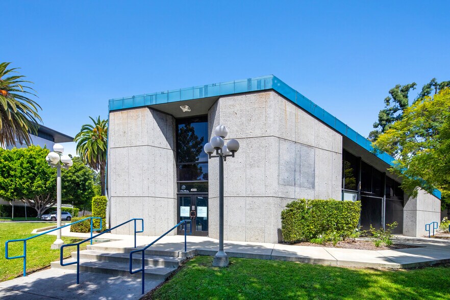 More Photos Of 4333 Wilshire Blvd, Los Angeles Freestanding For Sale