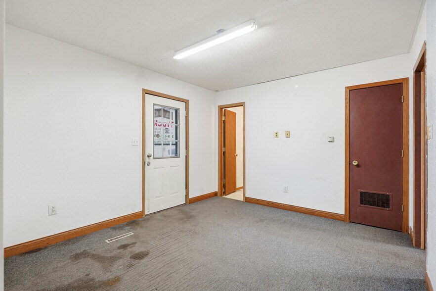 More Photos Of 300 Main St N, Hazleton Freestanding For Sale