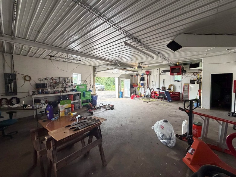 More Photos Of 2231 W Grand Ave, Wisconsin Rapids Auto Repair For Sale