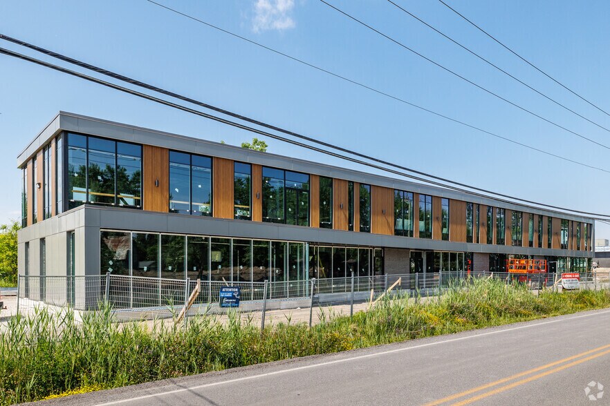 Primary Photo Of 1250 Rte Édouard-VII, Saint-philippe Showroom For Sale