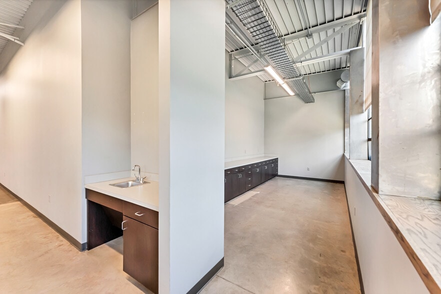 More Photos Of 201 N Rupert St, Fort Worth Office For Lease