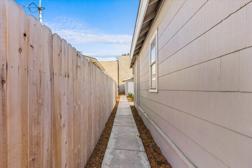 More Photos Of 1425 Coolidge Ave, National City Apartments For Sale