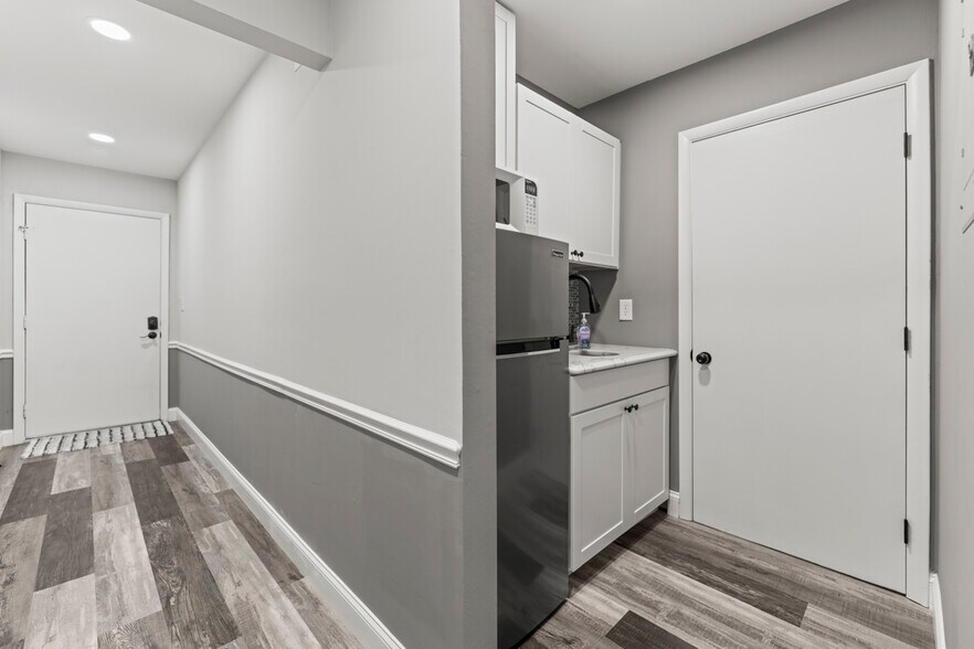 More Photos Of 4371 Charlotte Hwy, Clover Office For Sale