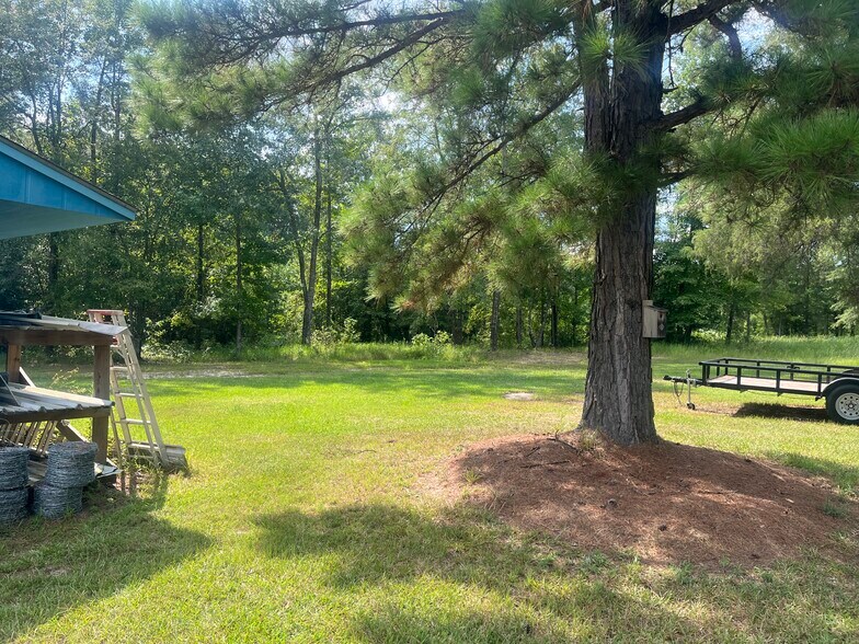 More Photos Of 1625 N US Highway 59, Linden Freestanding For Sale