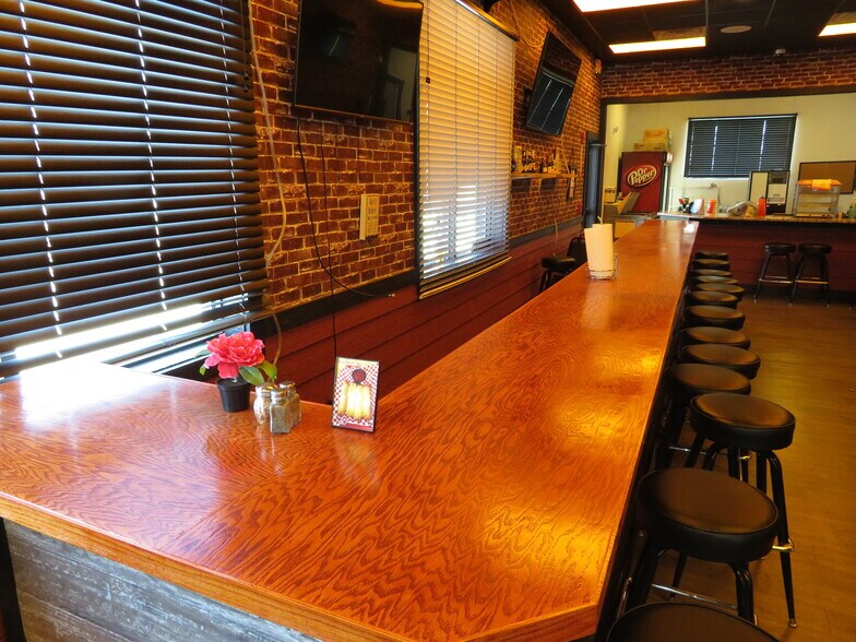 More Photos Of 403 S Main St, Wilmington Freestanding For Sale