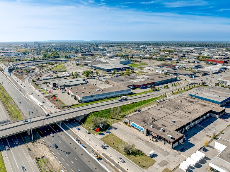 More Photos Of 2789-2855 Boul Le Corbusier, Laval Warehouse For Lease