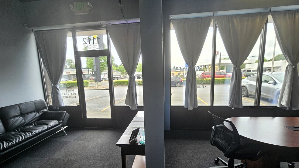 More Photos Of 1110-1118 View Ave, Centralia Freestanding For Lease