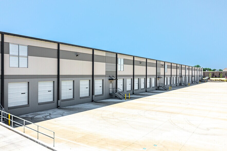 More Photos Of 3601 N McDonald St, McKinney Warehouse For Lease