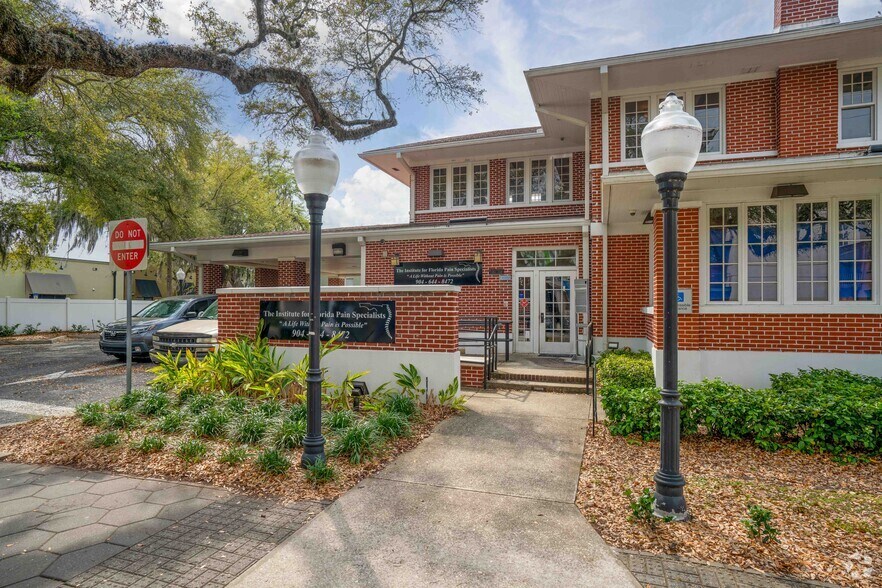 More Photos Of 1604 Margaret St, Jacksonville Bank For Lease