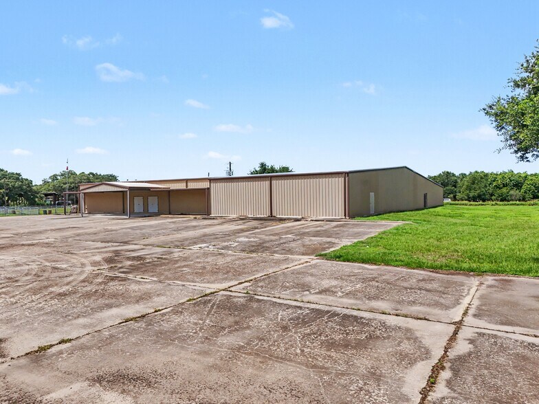 More Photos Of 37310 FM 521 Rd, Brazoria Distribution For Lease