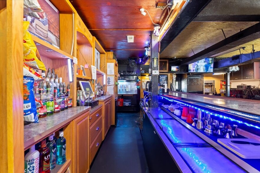 More Photos Of 626 16th Avenue, Council Bluffs General Retail For Sale