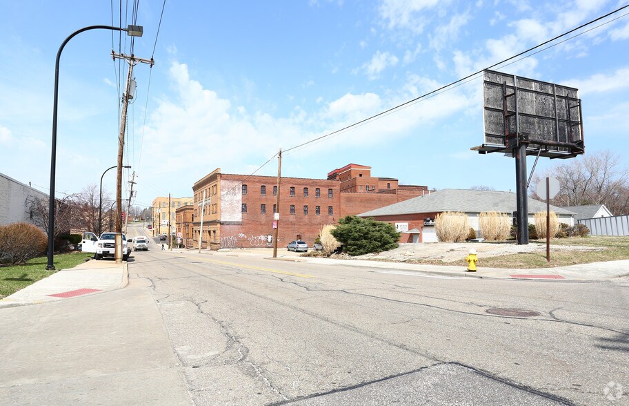 More Photos Of 577 Grant St, Akron Medical For Sale