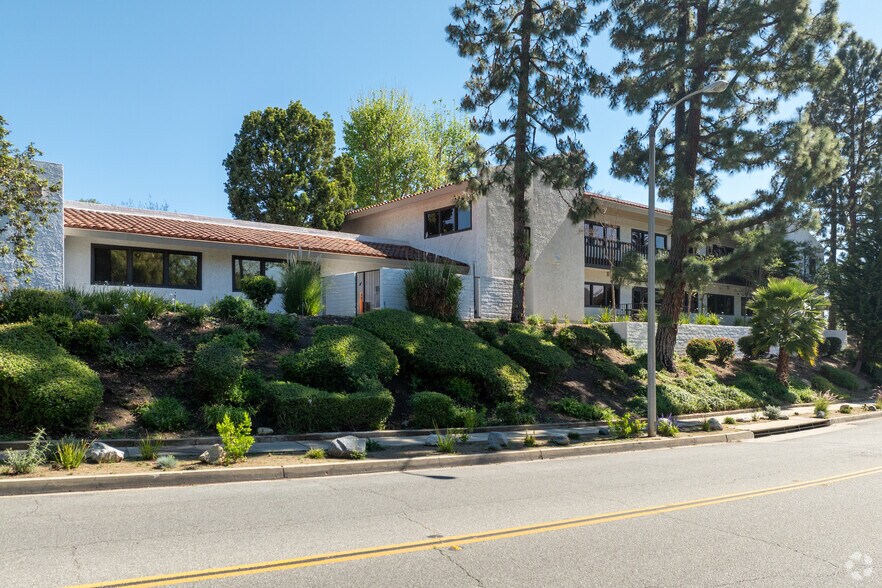 More Photos Of 558 St. Charles Dr, Thousand Oaks Medical For Sale