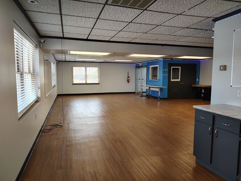 More Photos Of 1210 Celina Rd, Saint Marys Office For Sale
