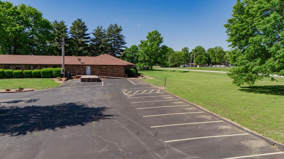 More Photos Of 807 N Briarwood Dr, Bolivar Assisted Living For Sale