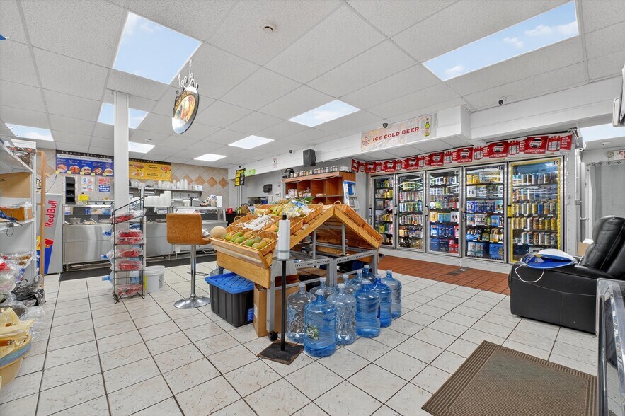 More Photos Of 4 Oscawana Lake Rd, Putnam Valley Supermarket For Sale