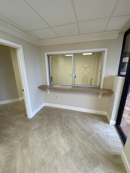 More Photos Of 2836-2854 SE Federal Hwy, Stuart Medical For Lease