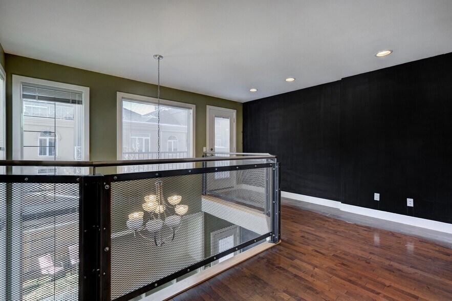 More Photos Of 1812 14A St SW, Calgary Office Residential For Sale