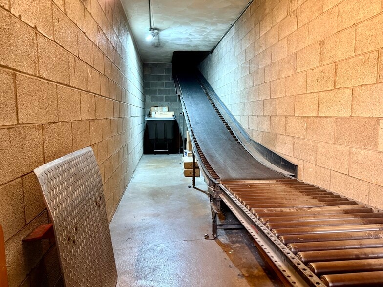 More Photos Of 2800 Penn Ave, Pittsburgh Showroom For Lease