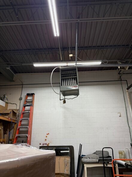 More Photos Of 3910 W Camp Wisdom Rd, Dallas Storefront For Sale