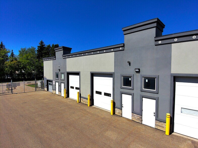 Primary Photo Of 9903 209 St NW, Edmonton Warehouse For Sale