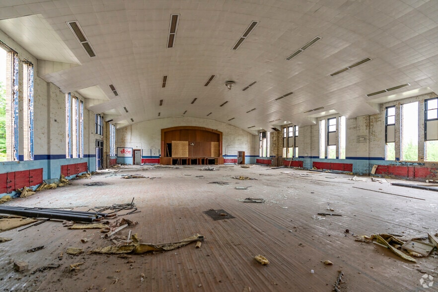 More Photos Of 1101 Chavez Dr, Flint Specialty For Lease